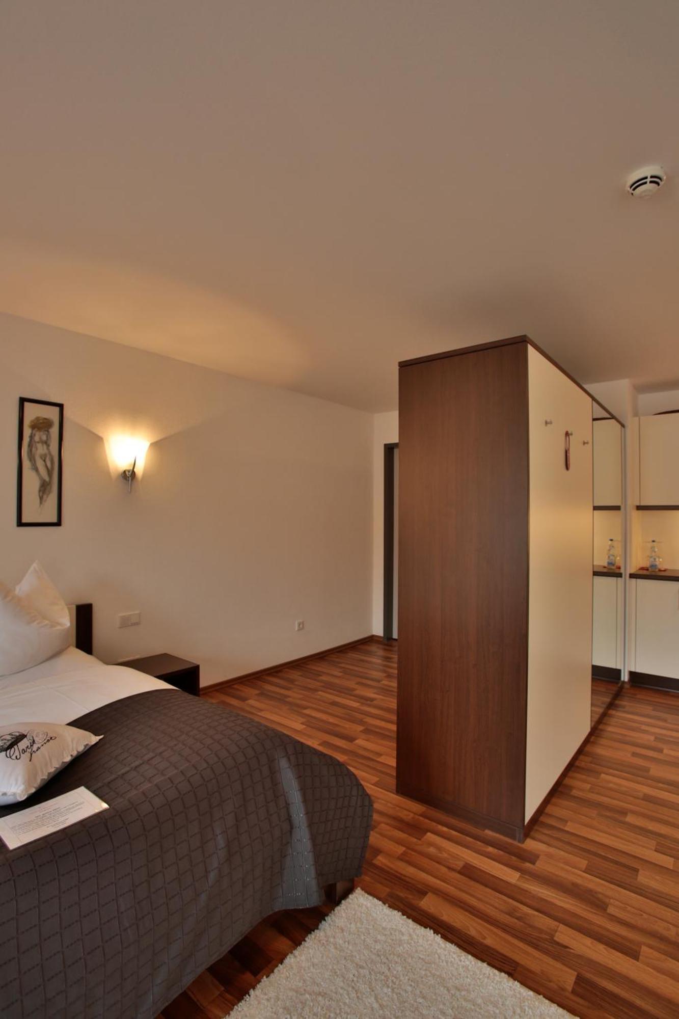 Hotel Am Marktplatz Gangkofen Quarto foto