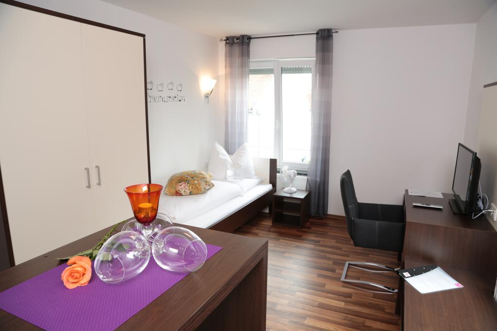 Hotel Am Marktplatz Gangkofen Quarto foto
